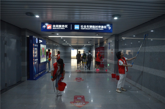 城投集團開展“創(chuàng)衛(wèi)迎暗訪、全城大掃除”主題志愿活動