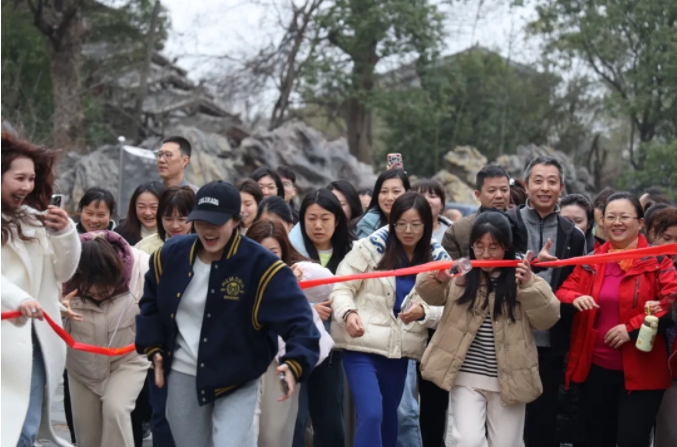 市城投集團開展“團結一心 拼搏進取 奮戰(zhàn)2025”迎新年登山、健步走活動